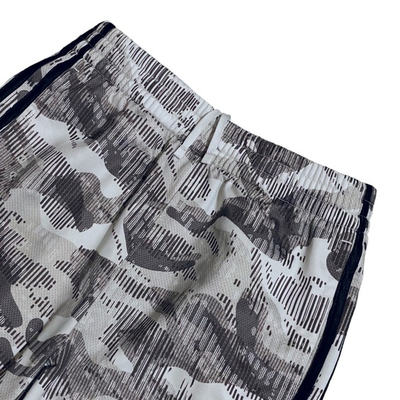 Adidas Joggers Parachute Joggers Youth Size Large 12/14 Grey Print 3 Stripe New - Picture 2 of 6